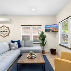 Serene Town Escape – Cozy Cottage Near Downtown
