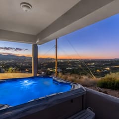 Top of the Mountain Home w/ Hot Tub, Gym & Sauna!