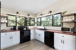 Cactus Casita: Prime Location, Walk to Trails