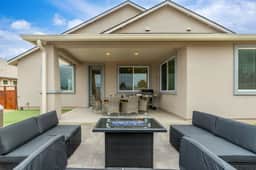 Stylish Revival Retreat - Hot tub & Fire pit