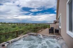 Stargazing Views + Hot Tub + Location! 3bed/3bath