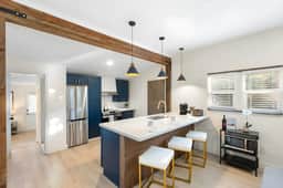 Serene Town Escape – Cozy Cottage Near Downtown