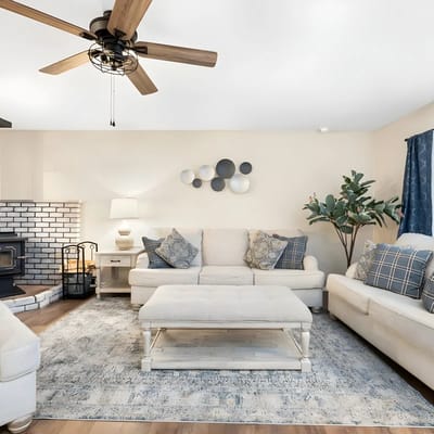 Game-Filled Haven: Spacious Cottonwood Retreat