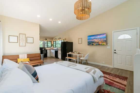 Cactus Casita: Prime Location, Walk to Trails - Image 1