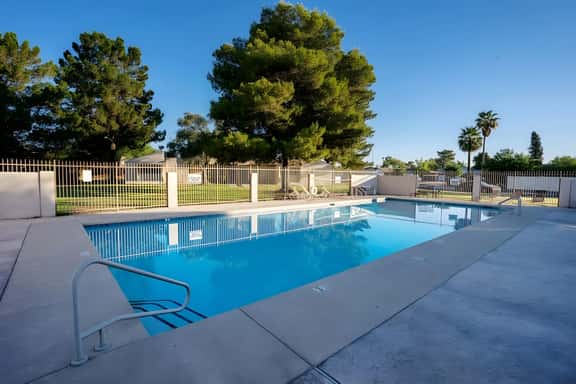 Mesa Getaway, 2 BR Condo, Central Location, Pool! - Image 1