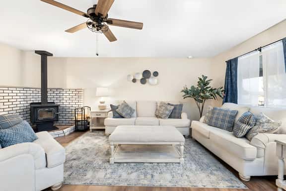 Game-Filled Haven: Spacious Cottonwood Retreat - Image 1