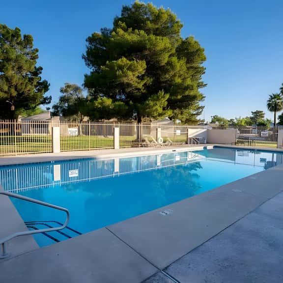 Mesa Getaway, 2 BR Condo, Central Location, Pool! - Image 1