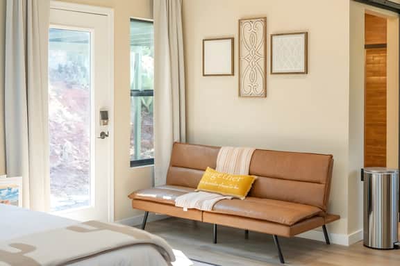Cactus Casita: Prime Location, Walk to Trails
