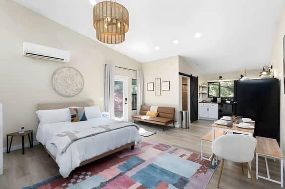 Cactus Casita: Prime Location, Walk to Trails