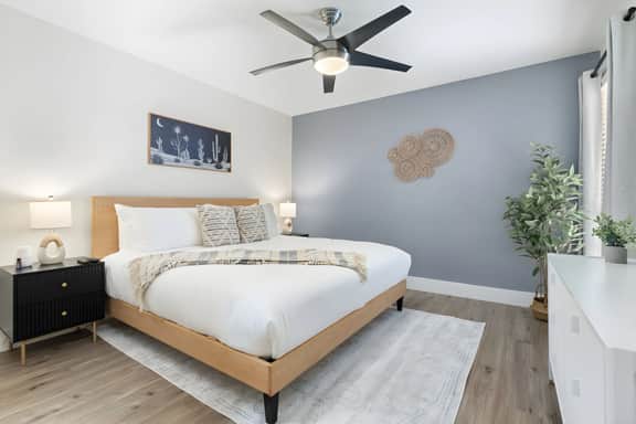 Walk to Old Town | 1BR Condo, Heated Pool & Patio