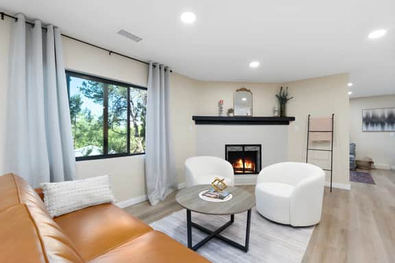 Red Rock Retreat: Sedona Views, Hot Tub & BBQ