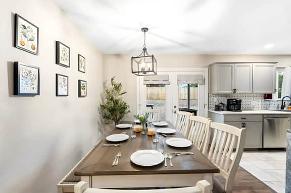 Game-Filled Haven: Spacious Cottonwood Retreat