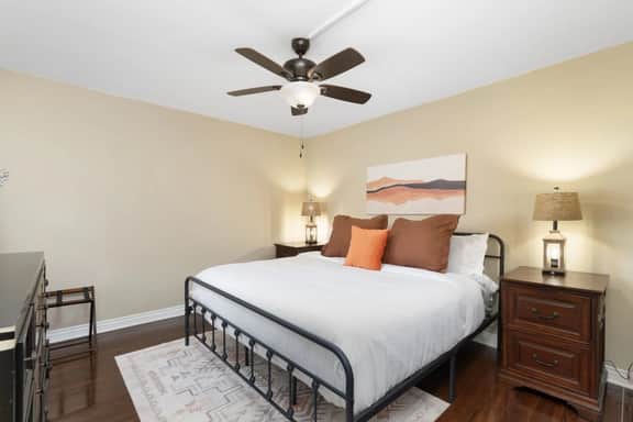 1BR Prime Old Town Condo | King Bed + Resort Amenities