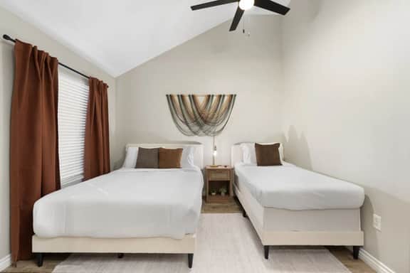 2BR Near Cubs Spring Training w/ Heated Pool & Spa - Image 3