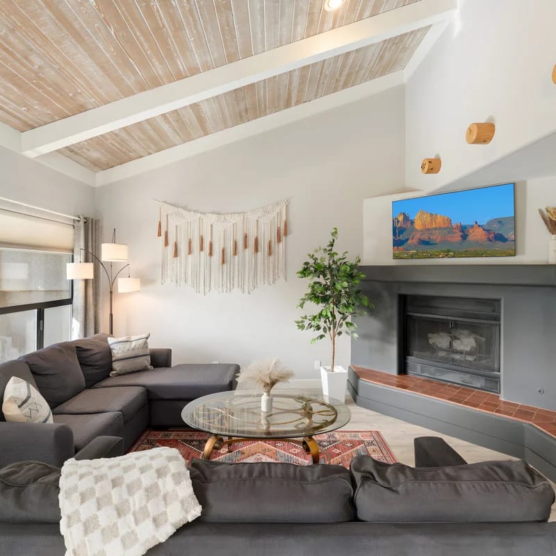 2BR Sedona Escape with Workspace & Pool Access