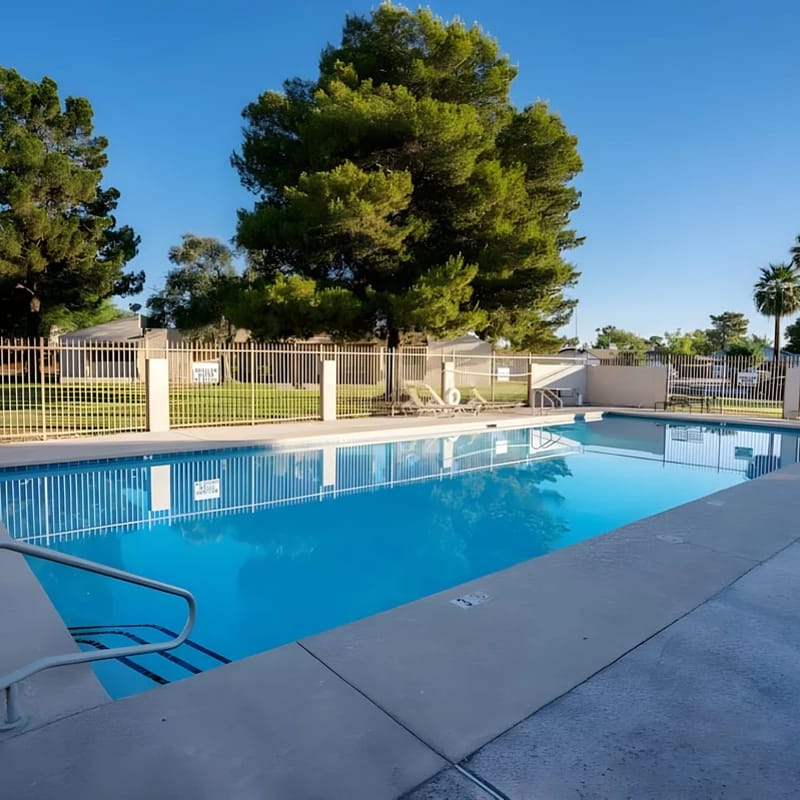 Mesa Getaway, 2 BR Condo, Central Location, Pool!